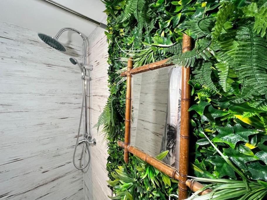 Nuit Dans La Jungle - Love Room Souppes-sur-Loing エクステリア 写真